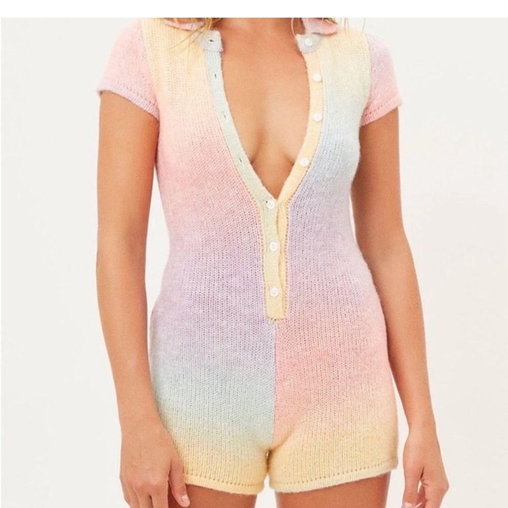 Frankies Bikinis NEW “Rose”knitted short sleeved shorts romper, size small. - Picture 2 of 14